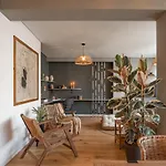 Efe - 3 Bedrooms In Lapa